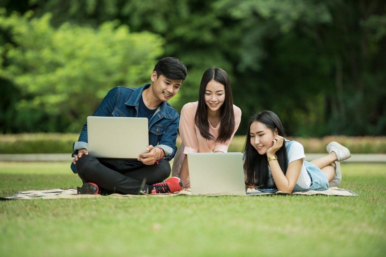 How Does Technology Help Students? - Veloce