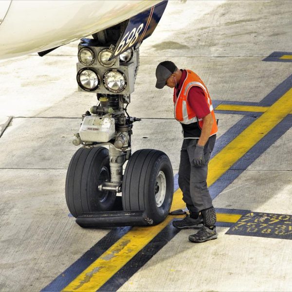 7 Tips to Land a Job as an Aircraft Mechanic