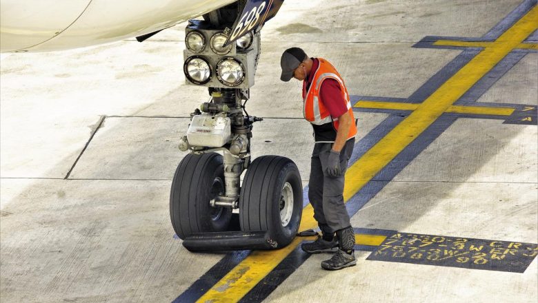 7 Tips to Land a Job as an Aircraft Mechanic