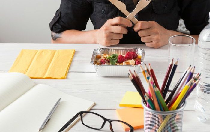 Healthy Snacks For the Office to Improve Creativity