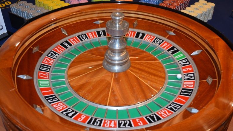 Roulette: In-house or Online?