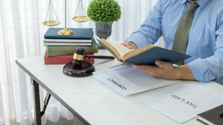 Navigating Contracts With the Help of a Business Lawyer