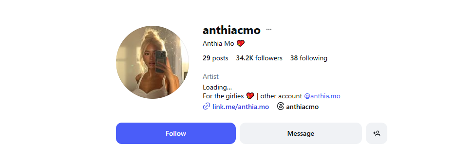 Anthia Mo (@gimmemoxo)